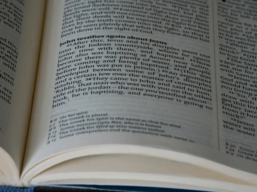 Photo Romanian language grammar basics
